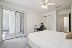 a bedroom with a bed and a ceiling fan at The Trails J252a I Spacious And Comfy 1 Bed 1 Bath in Gainesville +15 photos