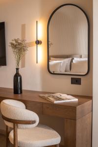 Postel nebo postele na pokoji v ubytování Elèa Concept Hotel & Suites