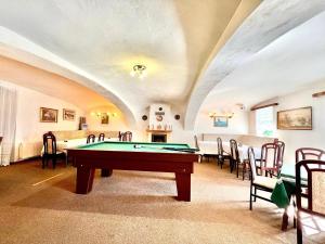 Piljardilaud majutusasutuses Penzion u Skrblika