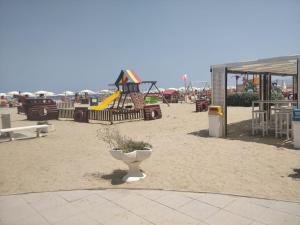 En strand i nærheden af hotellet