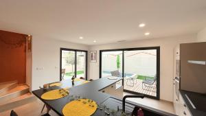 Χώρος καθιστικού στο Bessan Villa Jungle 6p 3ch Pool Garden