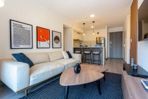 a living room with a couch and a table at Alta Apartments by Geko in Lima