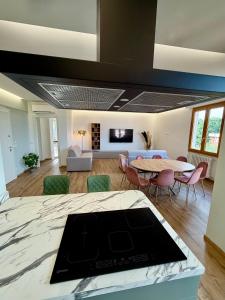 Khu vực ghế ngồi tại Mira Lago Loft