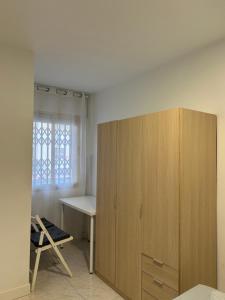 Imagine din galeria proprietății Apartamento con Terraza,Piscina,Playa y Aire acondicionado în Pineda de Mar +16 fotografii