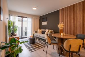 a living room with a couch and a table at Alta Apartments by Geko in Lima