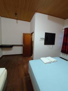 Cama o camas de una habitación en CEDE Inn Hotel