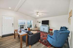 Μια τηλεόραση ή/και κέντρο ψυχαγωγίας στο Juuust Right