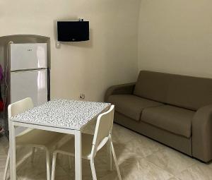 a living room with a table and a couch at La Pergoletta in Molfetta