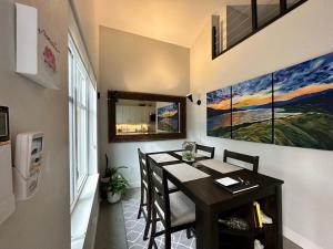 Billede fra billedgalleriet på Getaway Carriage House - Great Location! Private! i Penticton + 13 billeder