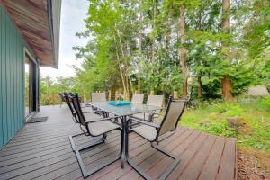Giardino di 2 Blocks to Puget Sound Beach Lummi Island Home