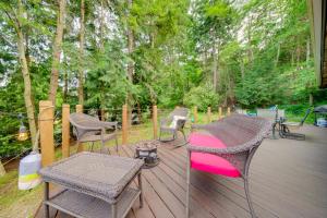 Giardino di 2 Blocks to Puget Sound Beach Lummi Island Home