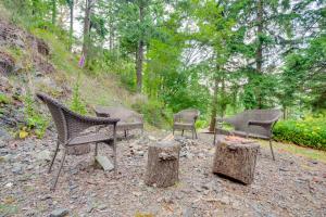 Giardino di 2 Blocks to Puget Sound Beach Lummi Island Home