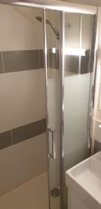 a bathroom with a shower and a white sink at Studio lit 90 avec balcon in Gradignan
