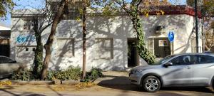 a silver car parked in front of a white building at Alquilo Casa en Barrio Bombal in Barraquero
