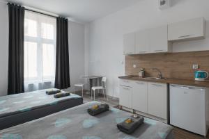 Η κουζίνα ή μικρή κουζίνα στο 70s Business Room