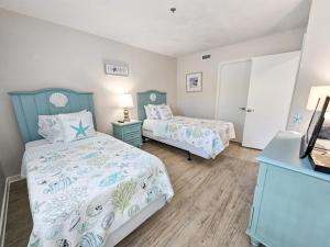 Serene 2 bed, 2 bath lodge, with amenities, 101AC lodge客房内的一张或多张床位