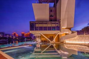 Piscina di Lingshui Xiangshui Bay Summer Surfing Resort o nelle vicinanze
