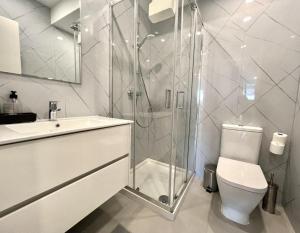 Phòng tắm tại The Navigator Olympus +7 ảnh