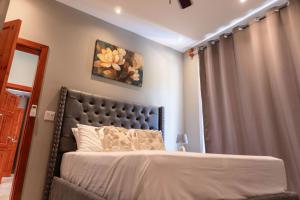 Giường trong phòng chung tại 3BR villa, 4 bathrooms, private pool & a Free-Ford EcoSport 2018