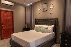 Giường trong phòng chung tại 3BR villa, 4 bathrooms, private pool & a Free-Ford EcoSport 2018