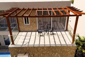 Ban công/sân hiên tại 3BR villa, 4 bathrooms, private pool & a Free-Ford EcoSport 2018