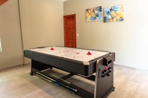 Bàn bi-da tại 3BR villa, 4 bathrooms, private pool & a Free-Ford EcoSport 2018