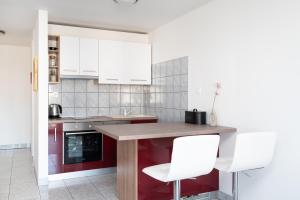 Kuchyň nebo kuchyňský kout v ubytování Apartments with parking spaces Sukosan, Zadar - 6131