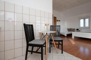 Postel nebo postele na pokoji v ubytování Apartments with parking spaces Sukosan, Zadar - 6131
