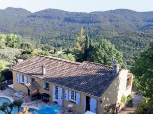 an aerial view of a house with mountains in the background at Le Rayol in Bagnols-en-Forêt