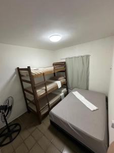 Ένα ή περισσότερα κρεβάτια σε δωμάτιο στο Republic Mansão