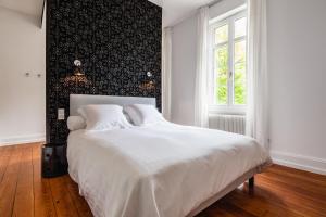Ein Bett oder Betten in einem Zimmer der Unterkunft Chambre d'hôtes Du côté des remparts