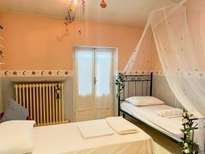 a bedroom with two beds and a canopy at Casa Maddalena in Casatisma