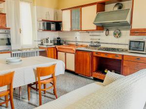 a kitchen with a table and a stove top oven at Casa Maddalena in Casatisma