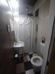 Ένα μπάνιο στο Alojamiento Lety