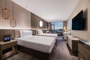 Cama o camas de una habitación en Qingdao Shandong Road Mixc Orange Crystal Hotel
