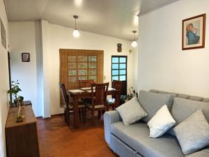 a living room with a couch and a table at Villa Alegría in Choachí