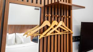 Postel nebo postele na pokoji v ubytování Discovery Hotel