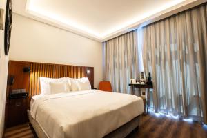 Postel nebo postele na pokoji v ubytování Discovery Hotel
