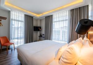TV a/nebo společenská místnost v ubytování Discovery Hotel