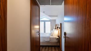 Postel nebo postele na pokoji v ubytování Discovery Hotel