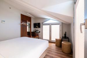 Postel nebo postele na pokoji v ubytování Discovery Hotel