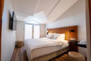 Postel nebo postele na pokoji v ubytování Discovery Hotel