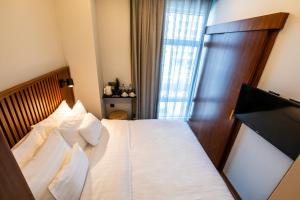 Postel nebo postele na pokoji v ubytování Discovery Hotel