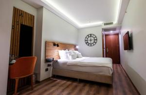 Postel nebo postele na pokoji v ubytování Discovery Hotel