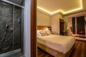 Postel nebo postele na pokoji v ubytování Discovery Hotel
