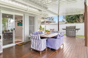 Φωτογραφία από το άλμπουμ του 3 bedroom home close to beach and pet friendly σε Kawana Waters