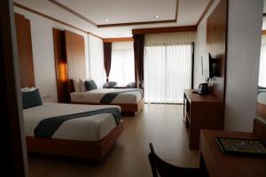 Voodi või voodid majutusasutuse Phi Phi Villa Resort toas +37 fotot