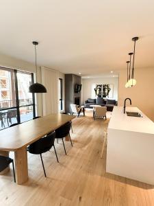 Kuchyň nebo kuchyňský kout v ubytování Ski-In Adjacent 200m - 3BR - Free Shuttle - Sleeps 8