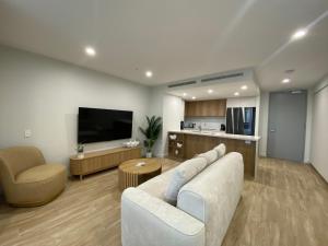 TV a/nebo společenská místnost v ubytování Unit 208-SERENITY + 2 fotografie