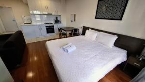 Kuchyň nebo kuchyňský kout v ubytování Exodus Dandenong Apartment Hotel + 37 fotografií